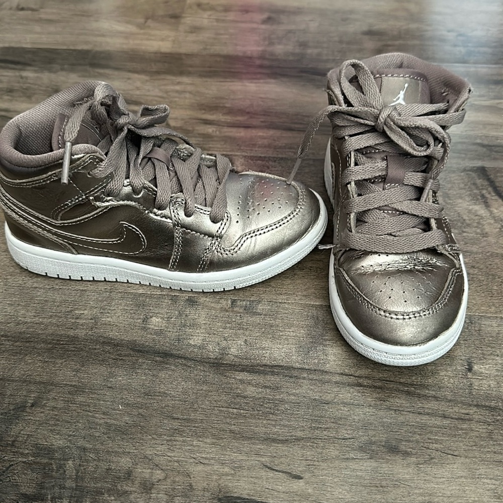 Nike Air Jordan Mid little kid size 11C pewter